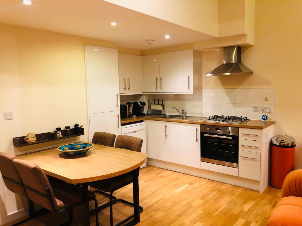 Apartmán 2 Bed 2 Bath With Private Parking EDI Exteriér fotografie